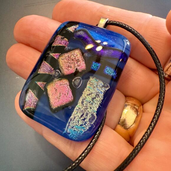 Gorgeous Handcrafted Dichroic Fused Artisan Glass Pendant - Picture 5 of 9